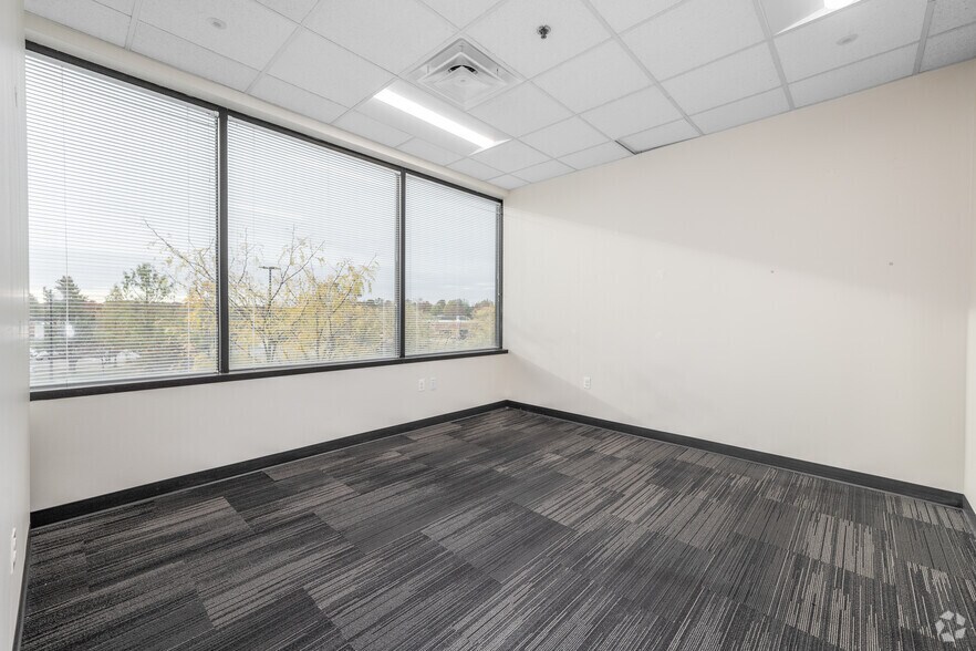 More Photos Of 9920 Franklin Square Dr, Nottingham Medical For Lease