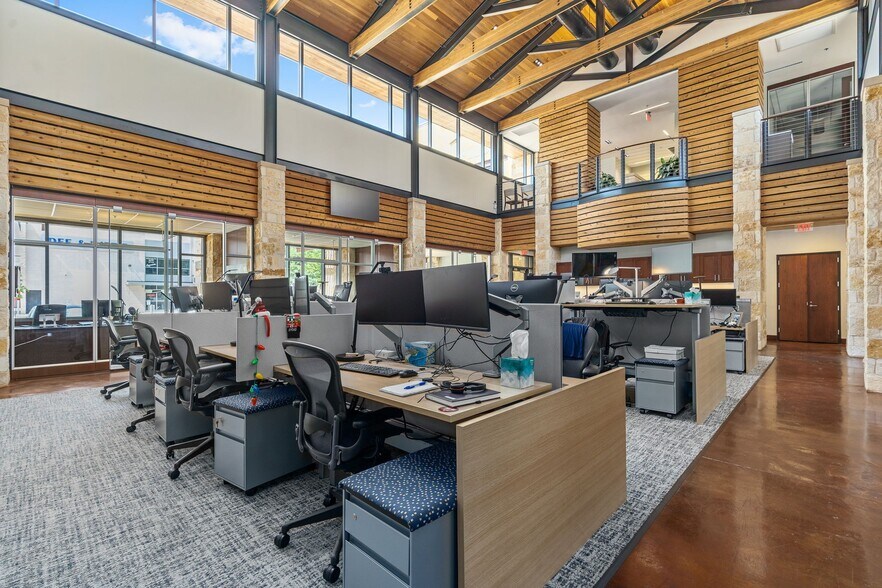 More Photos Of 6150 Sherry Ln, Dallas Office Residential For Sale