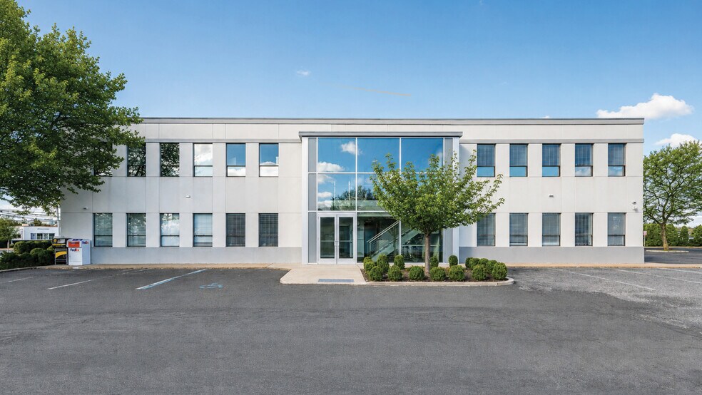 More Photos Of 425 County Road 39A, Southampton Office For Sale