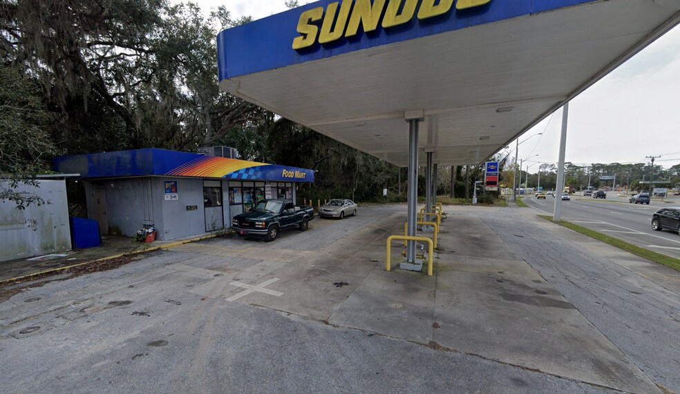 Primary Photo Of 167 S US 17, East Palatka Service Station For Sale