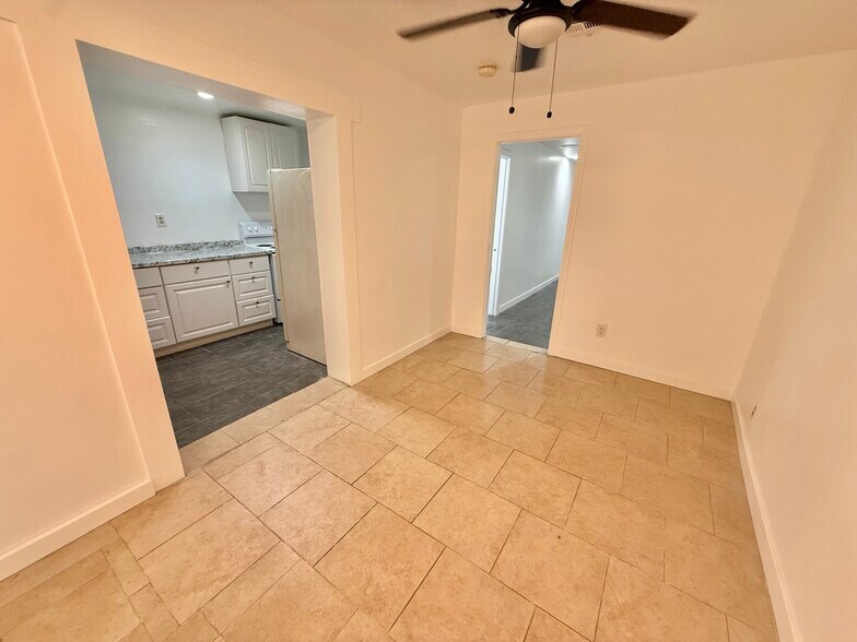 More Photos Of 1267-1273 Broadway St, El Cajon Storefront For Lease