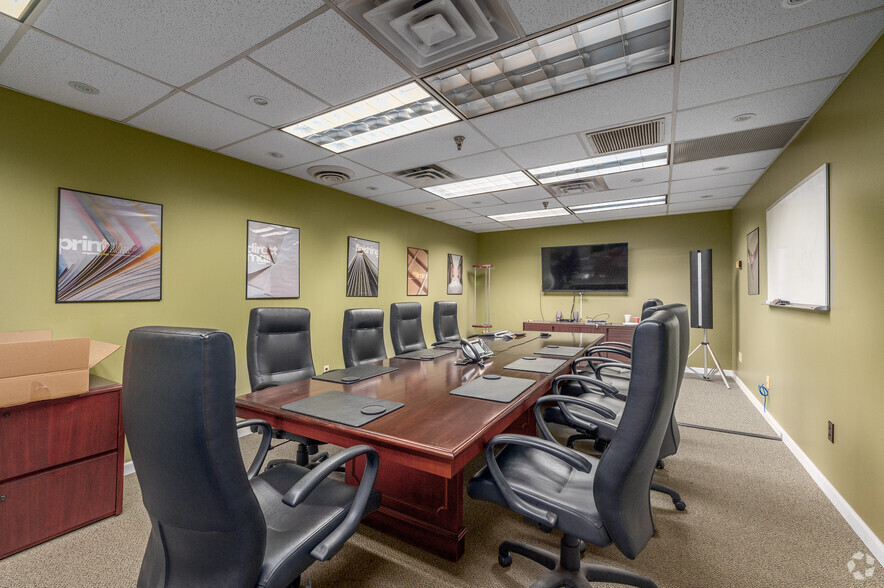 More Photos Of 4437 E 49th St, Cleveland Warehouse For Lease