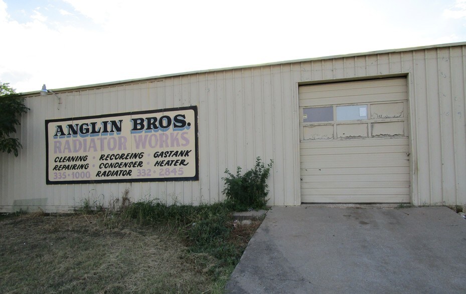 More Photos Of 361 S Riverside Dr, Fort Worth Auto Repair For Sale