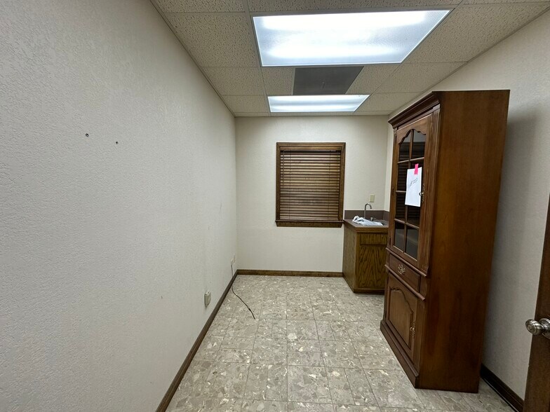 More Photos Of 6436 Bandera Rd, San Antonio Medical For Lease