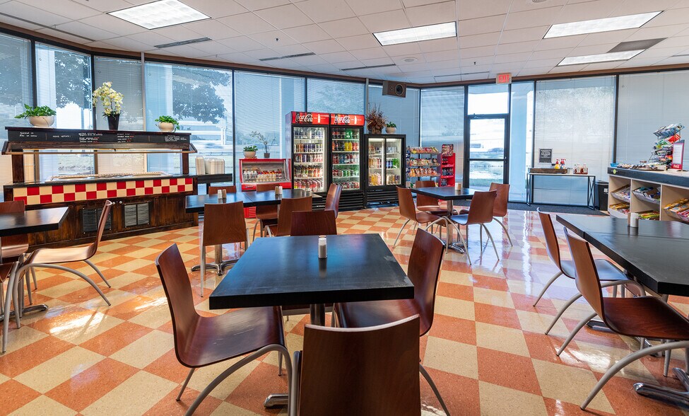 More Photos Of 4651 Salisbury Rd, Jacksonville Office For Lease