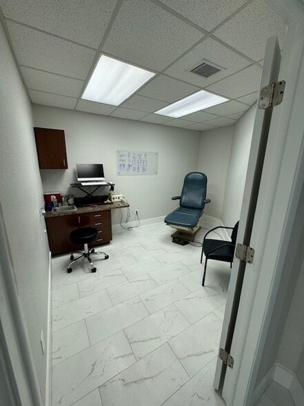 More Photos Of 6711 38th Ave N, Saint Petersburg Medical For Lease