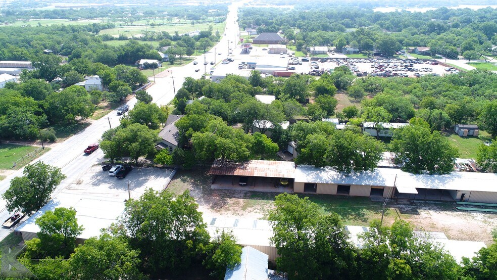 More Photos Of 411 E South 11th St, Abilene Warehouse For Lease