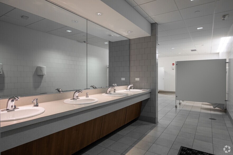 More Photos Of 999 Stewart Ave, Bethpage Office For Lease