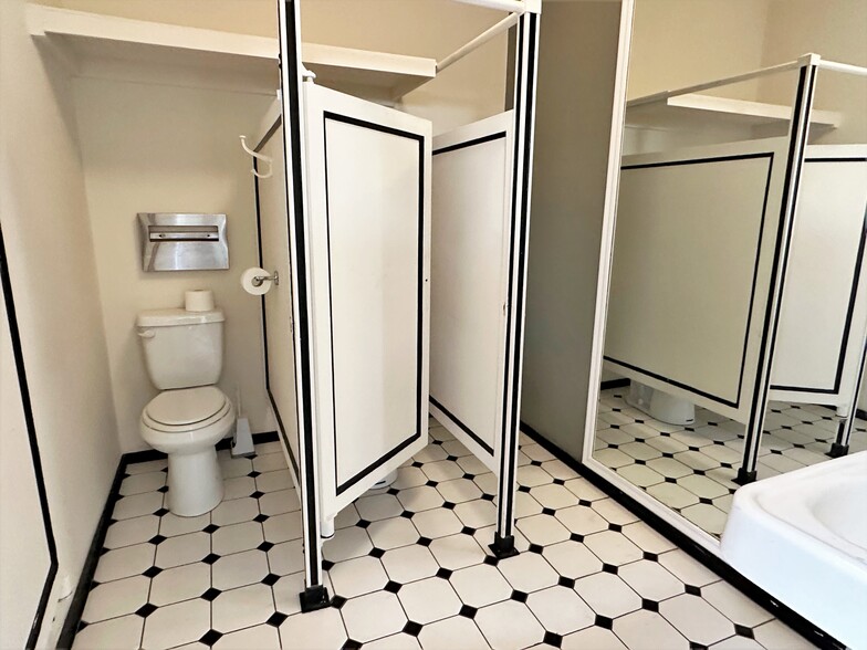 More Photos Of 200 Culver Blvd, Playa Del Rey Storefront Retail Residential For Lease