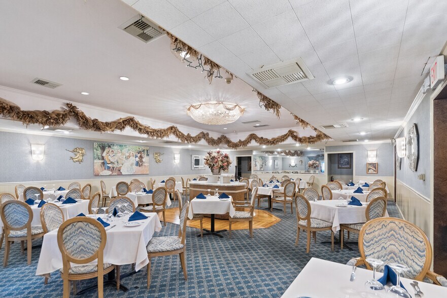 More Photos Of 14467 Big Basin Way, Saratoga Restaurant For Sale