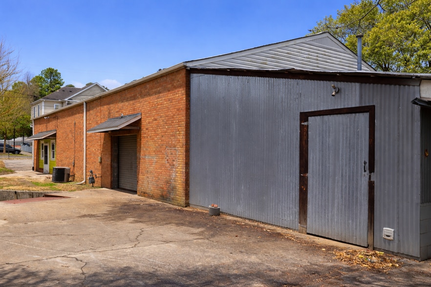 More Photos Of 504 Houston St, Greensboro Warehouse For Lease
