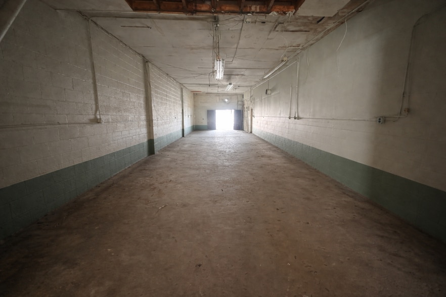 More Photos Of 3708 11 Mile Rd, Berkley Warehouse For Lease