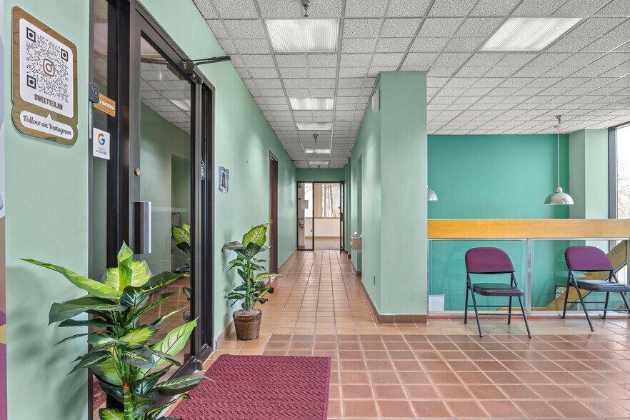 More Photos Of 25050 Outer Dr, Lincoln Park Office For Lease