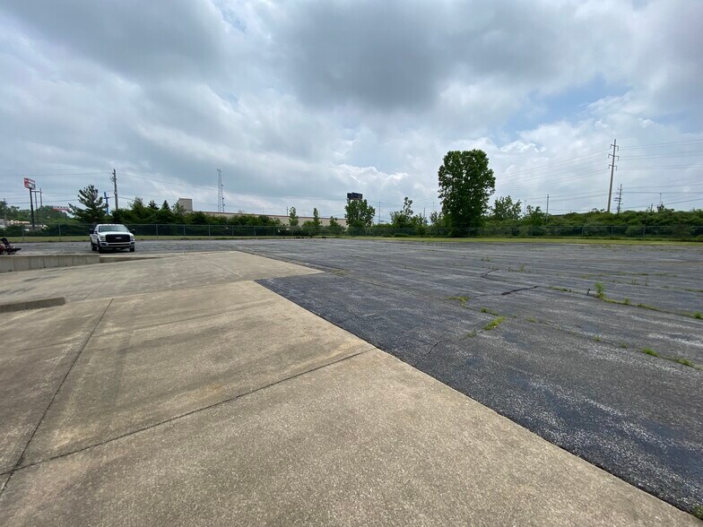 More Photos Of 21600 Miles Rd, North Randall Flex For Lease