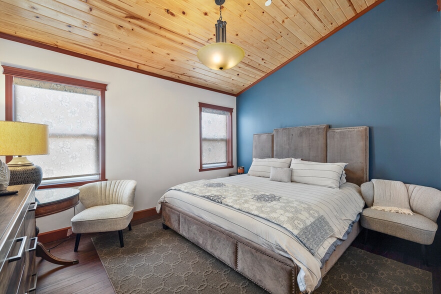 More Photos Of 111 W Bell St, Sequim Hotel For Sale