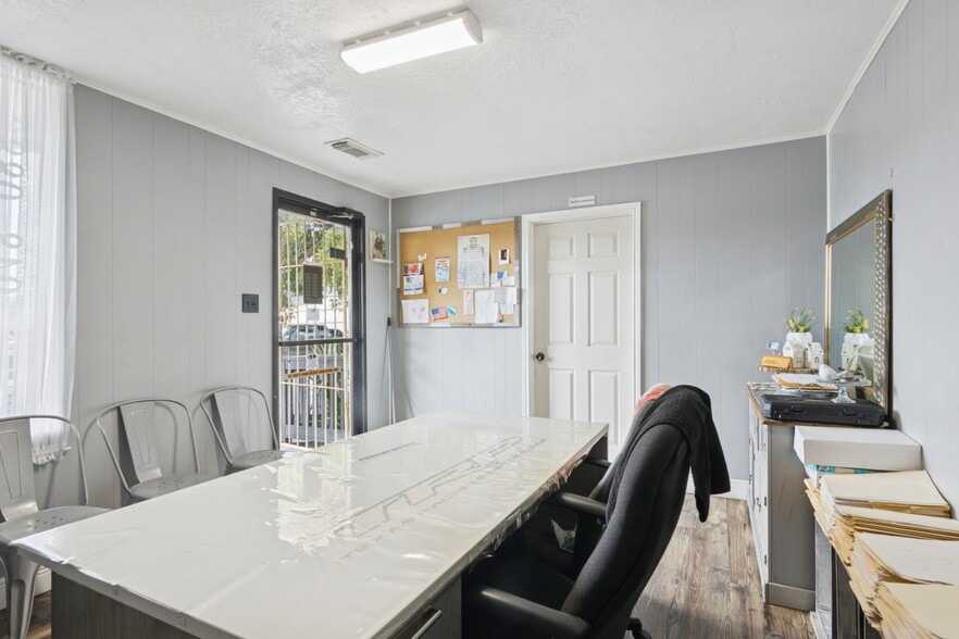 More Photos Of 508 College Ave, South Houston Auto Repair For Sale