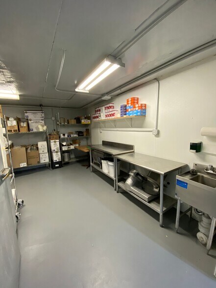 More Photos Of 930 W Illinois Ave, Aurora Freestanding For Sale