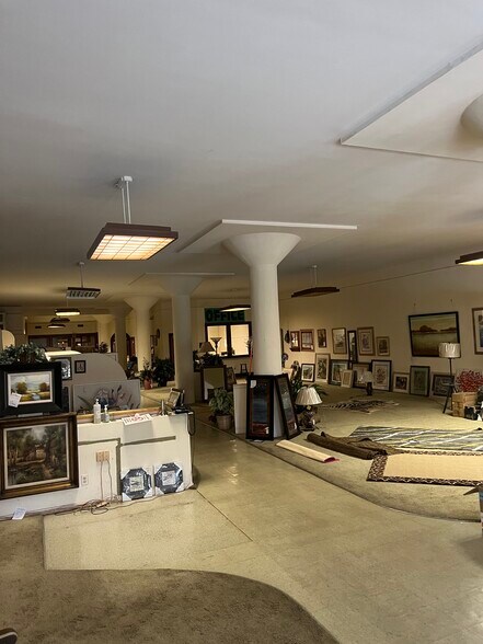More Photos Of 740 8th Ave, Huntington Warehouse For Lease