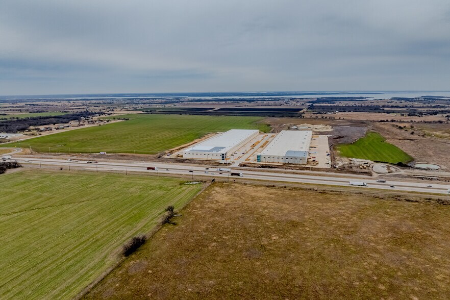 More Photos Of 6100 N Stemmons Fwy, Sanger Warehouse For Lease