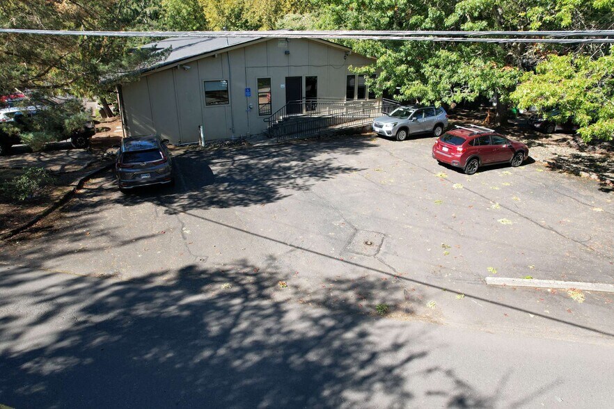 More Photos Of 3395 SW Garden View Ave, Portland Office For Sale
