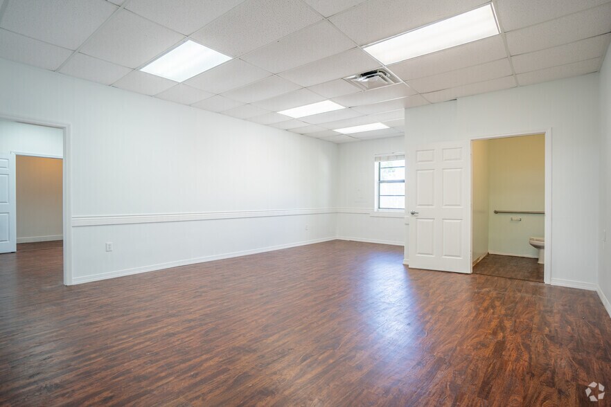 More Photos Of 11350 66th St N, Largo Office Residential For Lease
