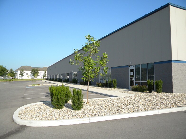 More Photos Of 16462 Southpark Dr, Westfield Light Distribution For Lease