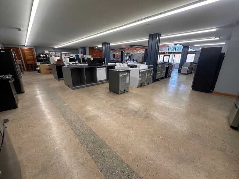 More Photos Of 1623-1635 Chicago Dr SW, Grand Rapids Freestanding For Lease