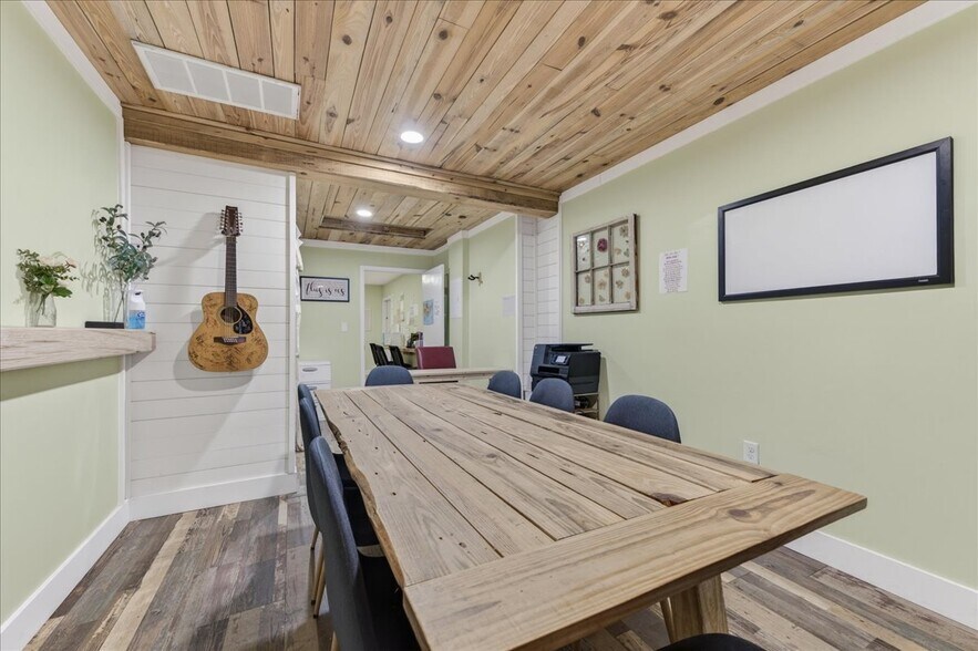 More Photos Of 100 Duggan Ave, Crestview Specialty For Sale