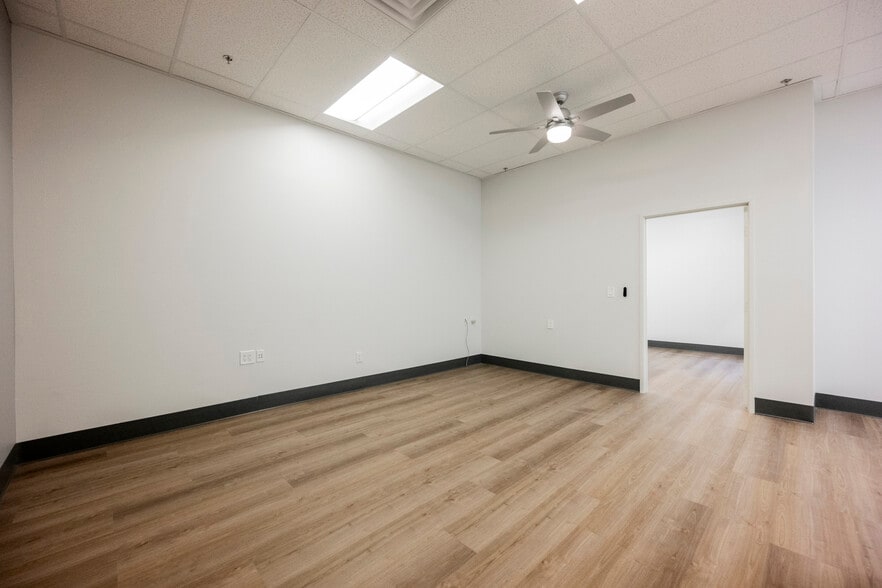 More Photos Of 3680 E Sunset Rd, Las Vegas Office For Sale