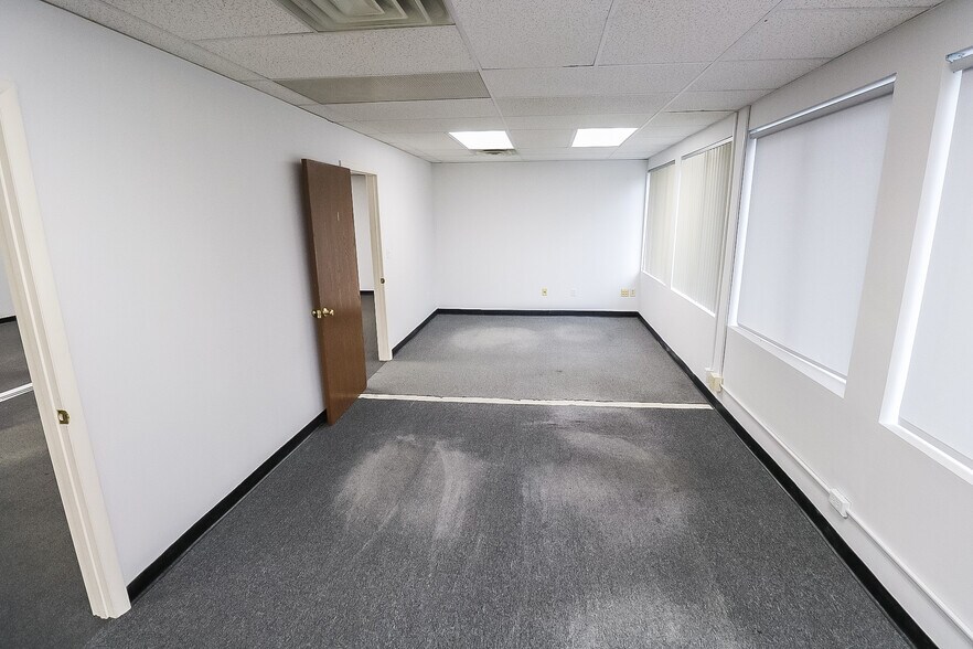 More Photos Of 200 Executive Blvd, Ossining Research And Development For Lease