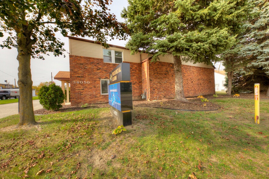 More Photos Of 36050 Goddard Rd, Romulus Auto Repair For Sale