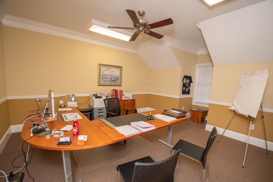 More Photos Of 1011 Woodridge Ln, Watkinsville Office For Lease
