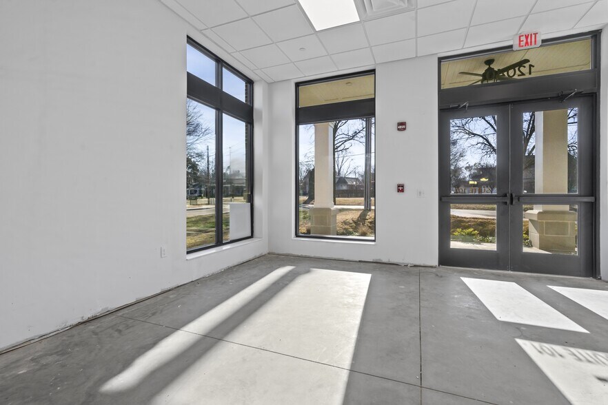 More Photos Of 12040 Forrest St, Arlington Office Residential For Lease