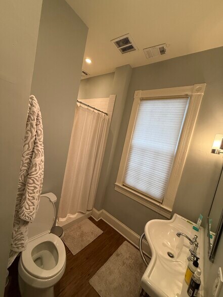 More Photos Of 413-415 8th St SE, Washington Storefront Retail Office For Lease