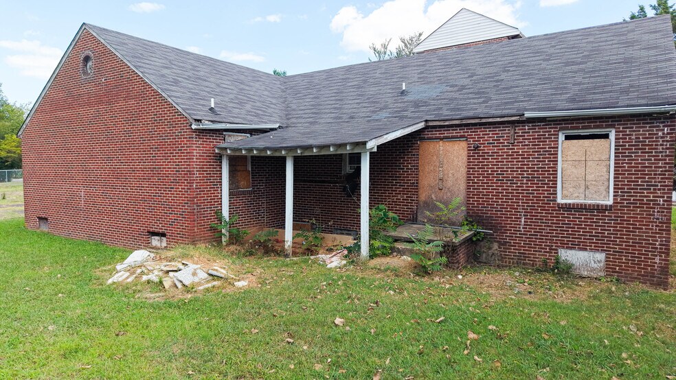 More Photos Of 1326 N Main St, Winston-Salem Specialty For Sale