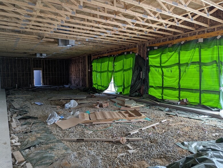 More Photos Of 2250 Gravel Springs Rd, Buford Storefront For Lease