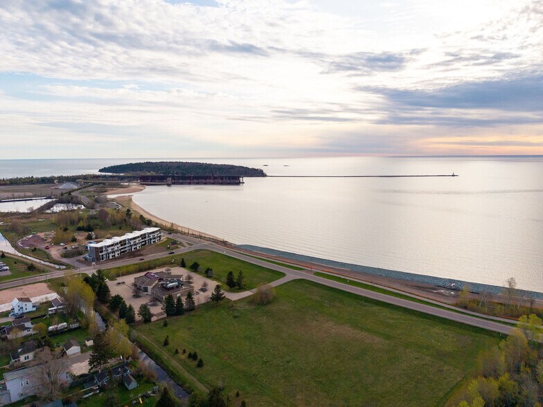 More Photos Of 2401 Lakeshore Blvd, Marquette Apartments For Sale