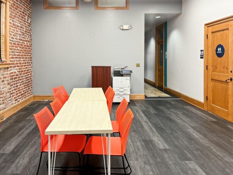 More Photos Of 2020 Eye St, Bakersfield Coworking Space