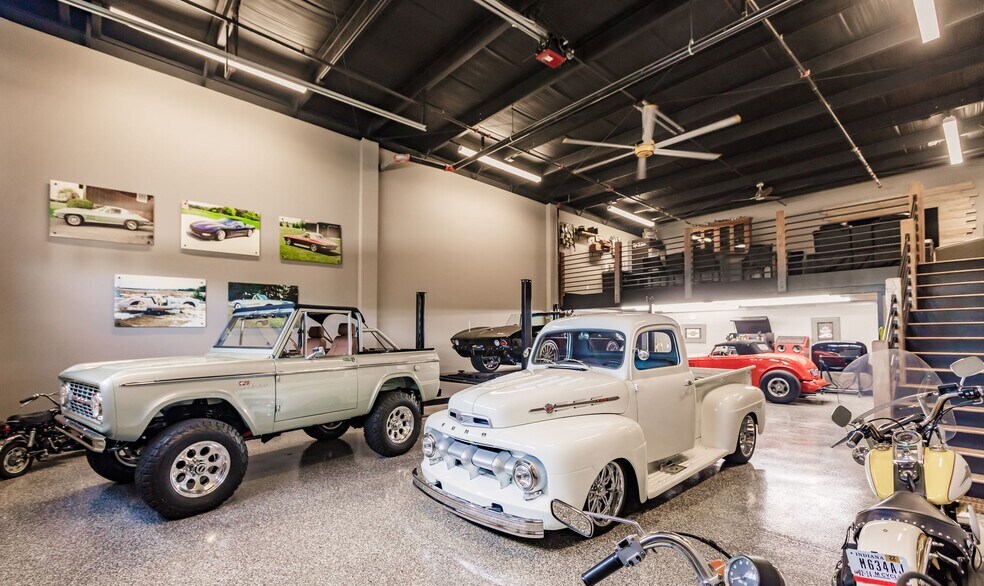 More Photos Of 16261 Pine Ridge Rd, Fort Myers Warehouse For Sale