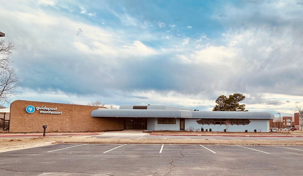 More Photos Of 8414 E 101st St, Tulsa Freestanding For Lease