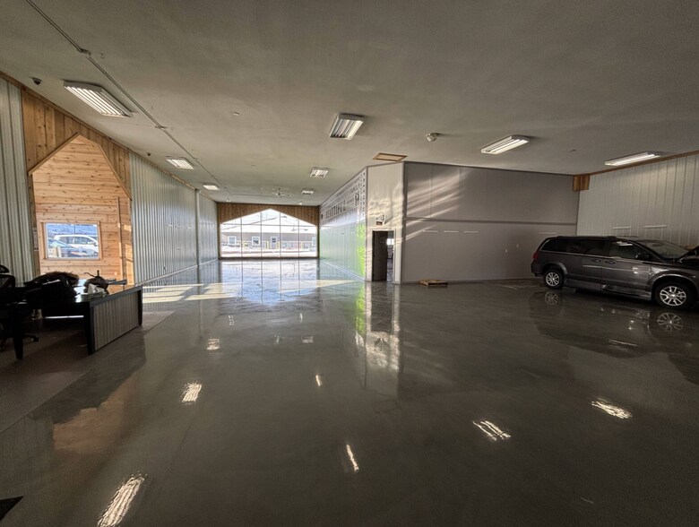More Photos Of 3115 Oak Knoll Dr, Eau Claire Auto Dealership For Lease