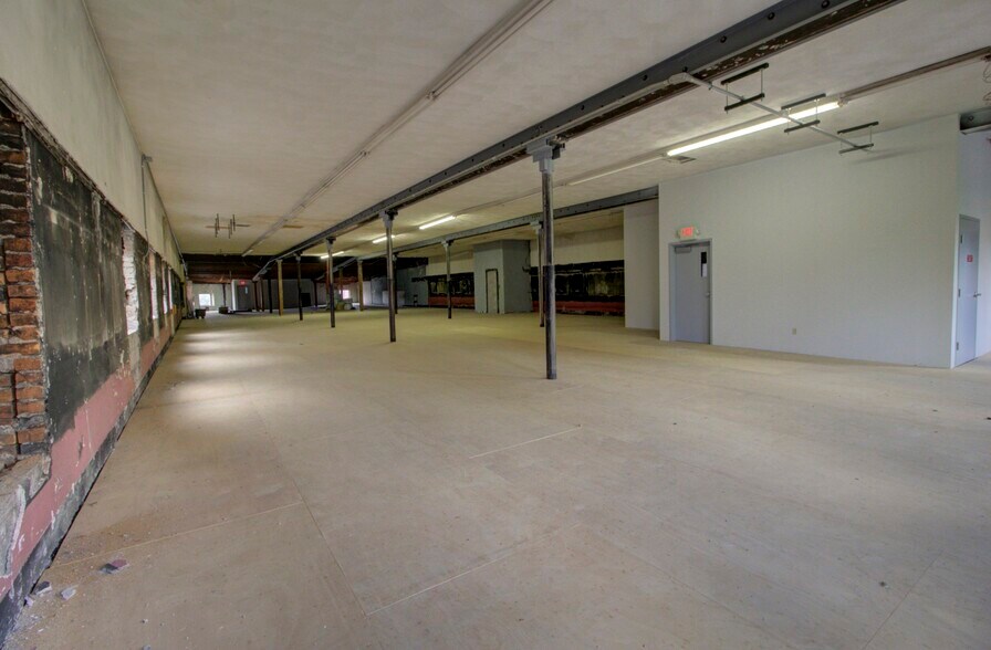 More Photos Of 224 E Main St, Ottawa Office For Sale