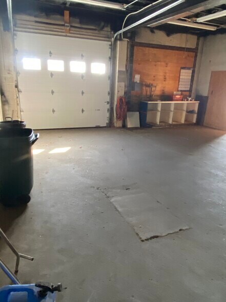 More Photos Of 85 E Fulton St, Gloversville Auto Repair For Sale