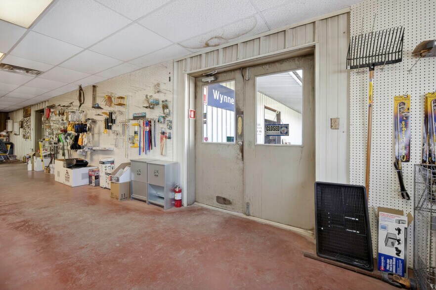 More Photos Of 1505 N Main St, Newcastle Warehouse For Sale