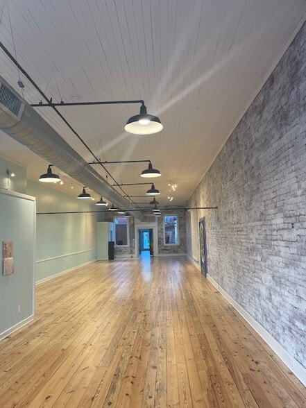 More Photos Of 115 Gordon St, Chickamauga Storefront For Sale