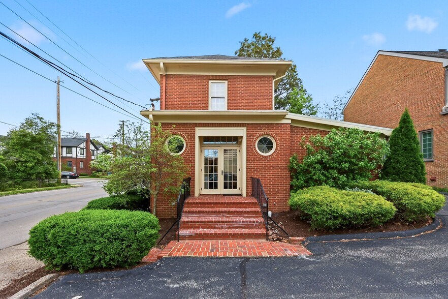More Photos Of 131 Kentucky Ave, Lexington Freestanding For Sale