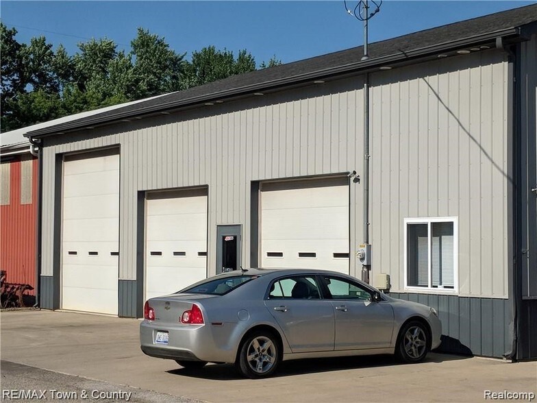 More Photos Of 9449 Genesee St, New Lothrop Auto Repair For Sale