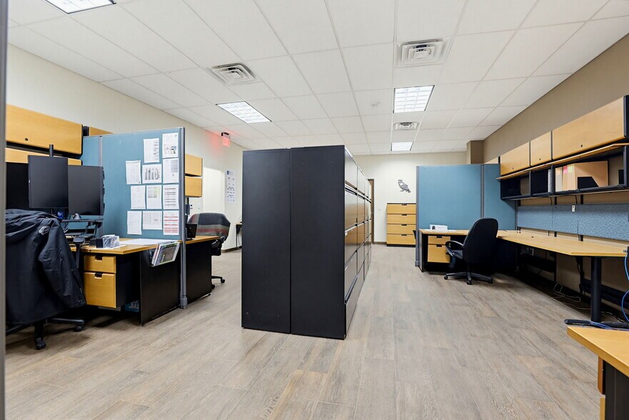 More Photos Of 11550 N North Loop Rd, San Antonio Warehouse For Sale