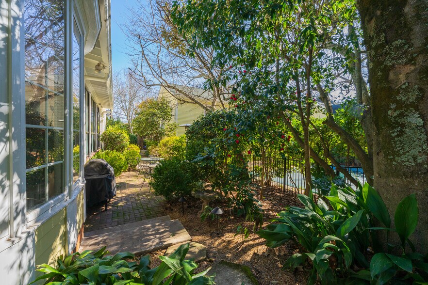 More Photos Of 132 E College St, Griffin Hospitality For Sale