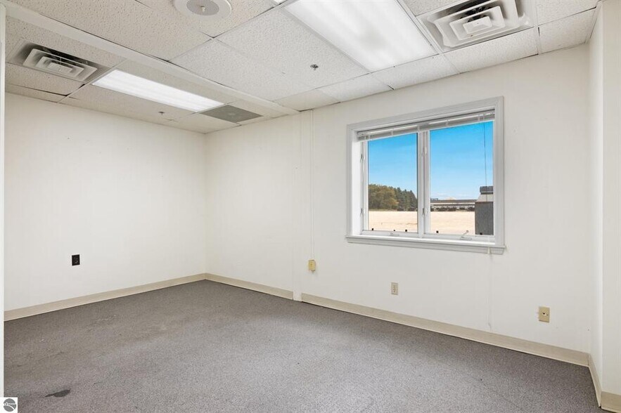 More Photos Of 926 Frisbie St, Cadillac Warehouse For Sale